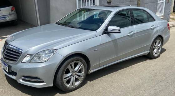 MERCEDES-BENZ E 250 1.8 CGI AVANTGARDE 16V GASOLINA 4P AUTOMÁTICO MERCEDES-BENZ E 250 1.8 CGI AVANTGARDE 16V GASOLINA 4P AUTOMÁTICO